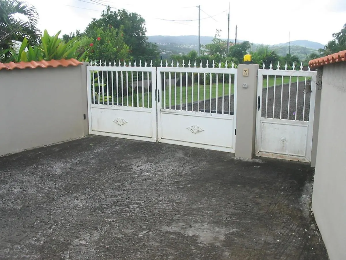 Petit Paradis Apartment Morne la Valeur 0*,  Martinique