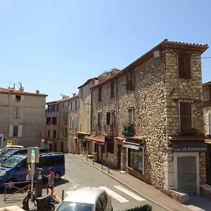 https://6-rue-de-la-tourraque.fr-provencehotel.com